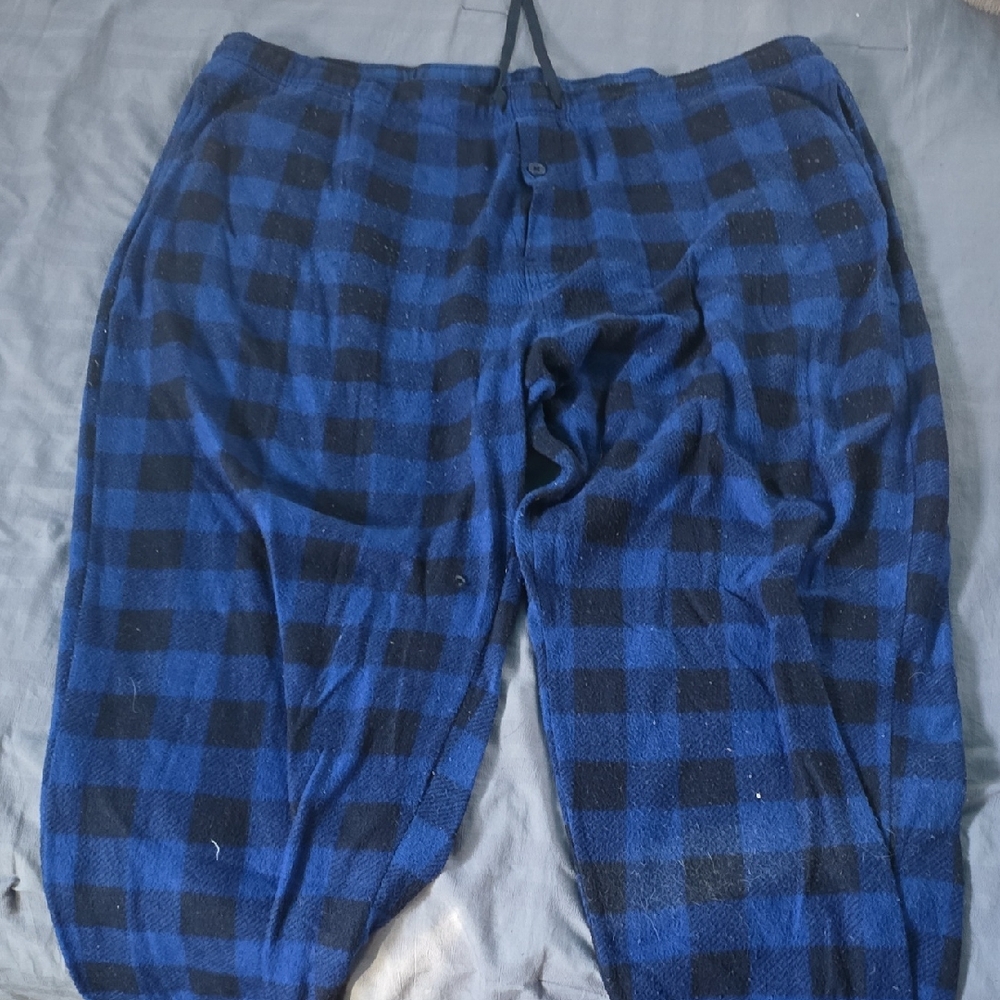 Fruit of the Loom Men's Black and Blue Plaid Joggers